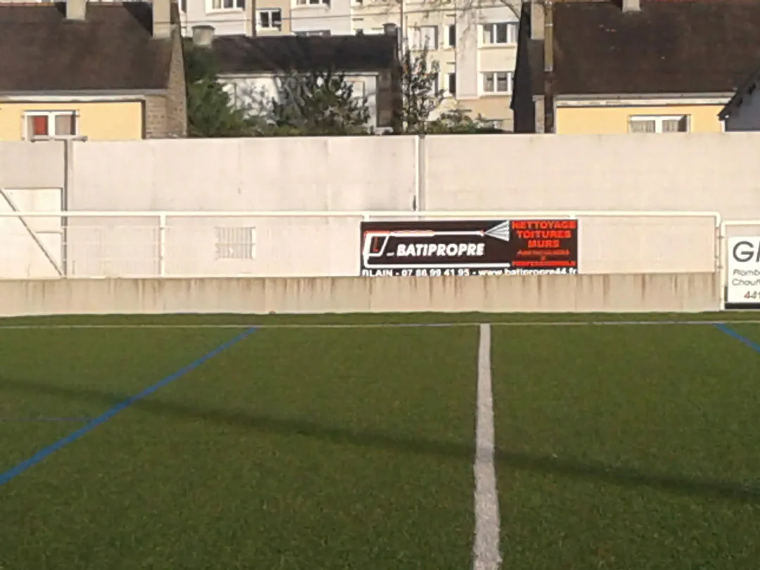 BATIPROPRE s'engage pour le sport local avec l'ES Blain