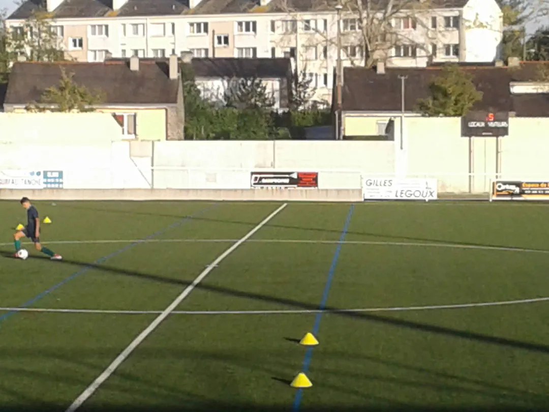 Panneau Batipropre au stade ES Blain
